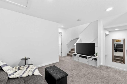 42 Heirloom Manor Se, Calgary, AB - Indoor