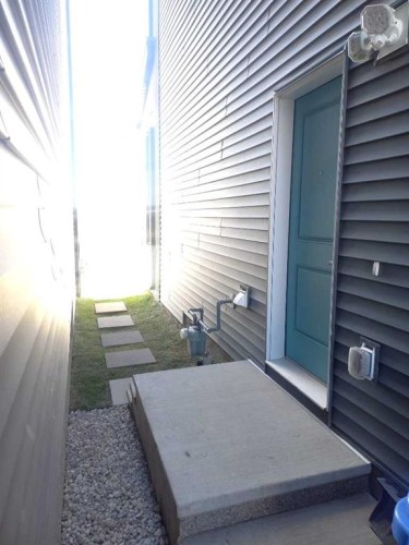 42 Heirloom Manor Se, Calgary, AB - Outdoor With Exterior