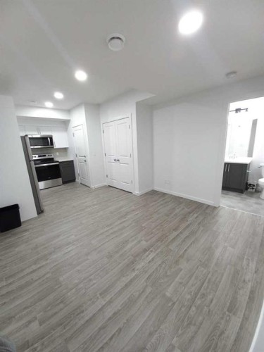 42 Heirloom Manor Se, Calgary, AB - Indoor