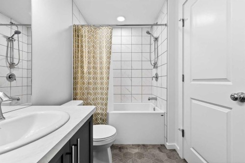 42 Heirloom Manor Se, Calgary, AB - Indoor Photo Showing Bathroom