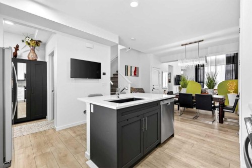 42 Heirloom Manor Se, Calgary, AB - Indoor Photo Showing Kitchen
