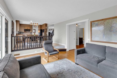 356 Cannington Place Sw, Calgary, AB - Indoor Photo Showing Living Room