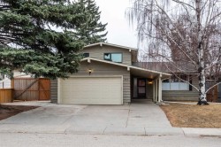 356 Cannington Place SW Calgary, AB T2W 1Z9