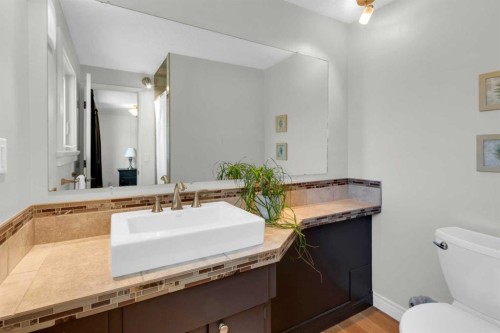 356 Cannington Place Sw, Calgary, AB - Indoor Photo Showing Bathroom