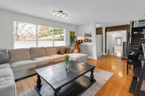 356 Cannington Place Sw, Calgary, AB - Indoor Photo Showing Living Room