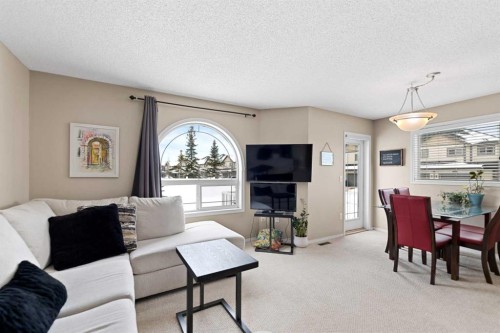 173 Bayside Point Sw, Airdrie, AB - Indoor Photo Showing Living Room