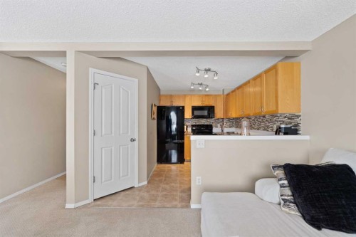 173 Bayside Point Sw, Airdrie, AB - Indoor Photo Showing Kitchen