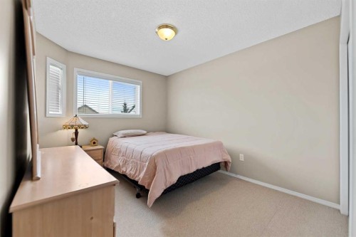 173 Bayside Point Sw, Airdrie, AB - Indoor Photo Showing Bedroom