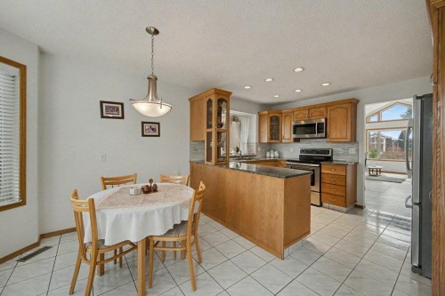 16 Straddock Crescent Sw, Calgary, AB - Indoor