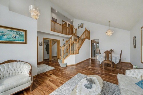 16 Straddock Crescent Sw, Calgary, AB - Indoor Photo Showing Living Room