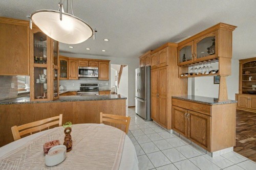 16 Straddock Crescent Sw, Calgary, AB - Indoor