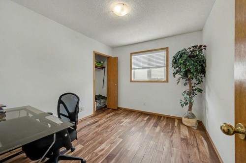 16 Straddock Crescent Sw, Calgary, AB - Indoor