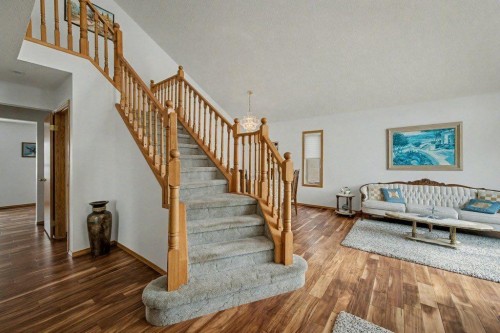 16 Straddock Crescent Sw, Calgary, AB - Indoor Photo Showing Other Room