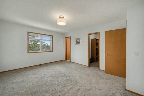 16 Straddock Crescent Sw, Calgary, AB - Indoor