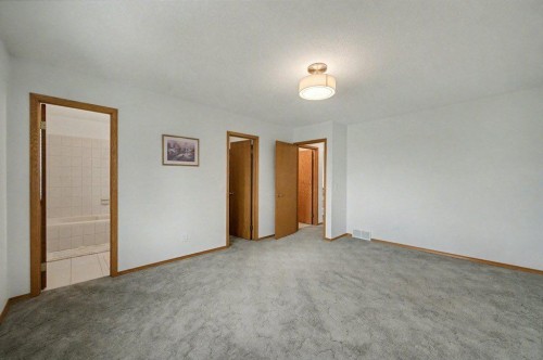 16 Straddock Crescent Sw, Calgary, AB - Indoor Photo Showing Other Room