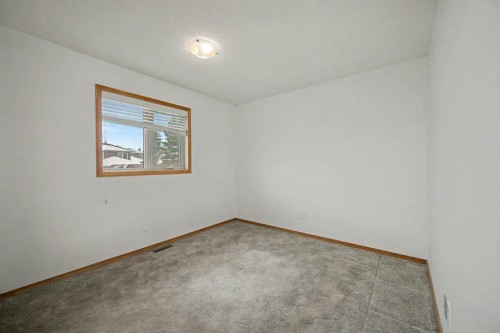 16 Straddock Crescent Sw, Calgary, AB - Indoor Photo Showing Other Room