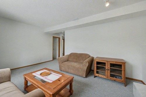 16 Straddock Crescent Sw, Calgary, AB - Indoor Photo Showing Other Room