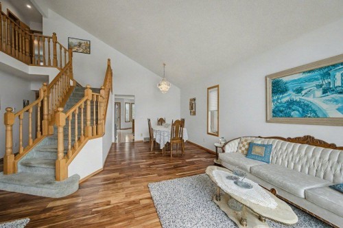16 Straddock Crescent Sw, Calgary, AB - Indoor Photo Showing Living Room