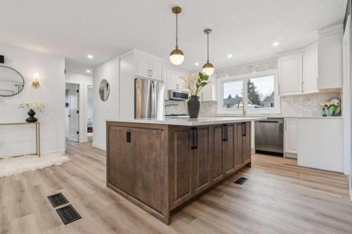 15 Brookmere Place Sw, Calgary, AB - Indoor Photo Showing Kitchen With Upgraded Kitchen