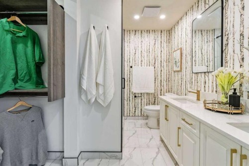 15 Brookmere Place Sw, Calgary, AB - Indoor Photo Showing Bathroom