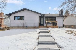15 Brookmere Place SW Calgary, AB T2W 2P5