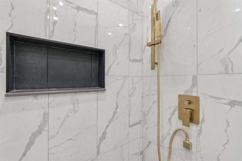 15 Brookmere Place Sw, Calgary, AB - Indoor Photo Showing Bathroom