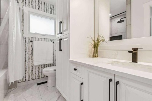 15 Brookmere Place Sw, Calgary, AB - Indoor Photo Showing Bathroom