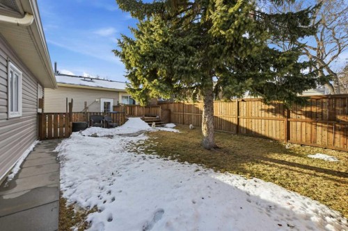 24 Huntstrom Road Ne, Calgary, AB - Outdoor