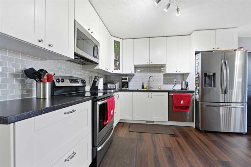 24 Huntstrom Road Ne, Calgary, AB - Indoor Photo Showing Kitchen