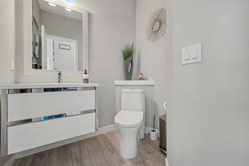 38 Sage Bluff Gate Nw, Calgary, AB - Indoor Photo Showing Bathroom