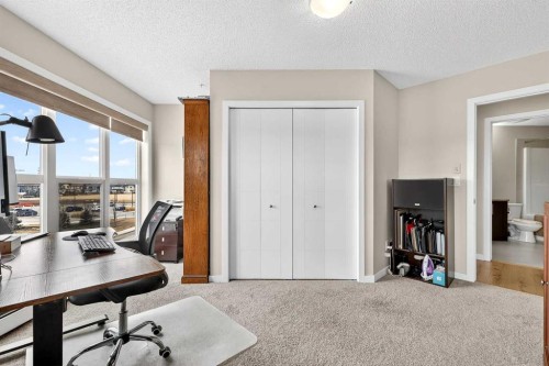 308-402 Marquis Lane Se, Calgary, AB - Indoor Photo Showing Office