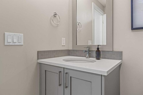 201G-1101 Three Sisters Parkway, Canmore, AB - Indoor Photo Showing Bathroom