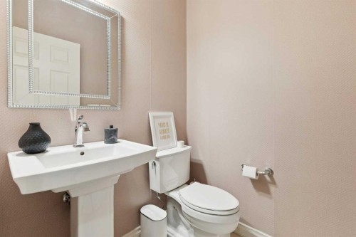 200 Aspen Summit View Sw, Calgary, AB - Indoor Photo Showing Bathroom