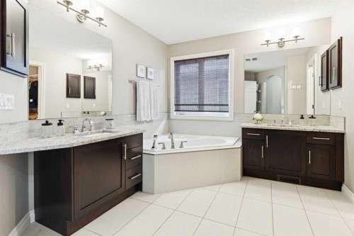 200 Aspen Summit View Sw, Calgary, AB - Indoor Photo Showing Bathroom