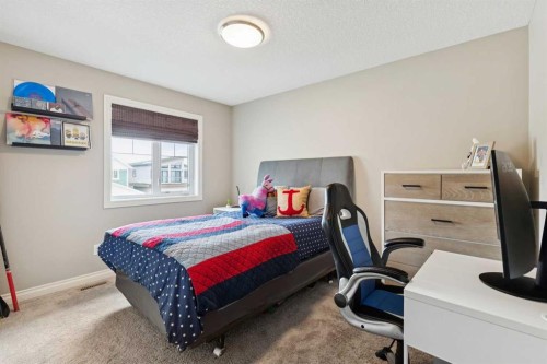 200 Aspen Summit View Sw, Calgary, AB - Indoor Photo Showing Bedroom