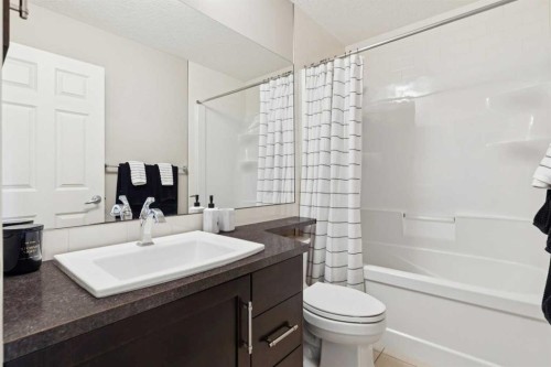 200 Aspen Summit View Sw, Calgary, AB - Indoor Photo Showing Bathroom