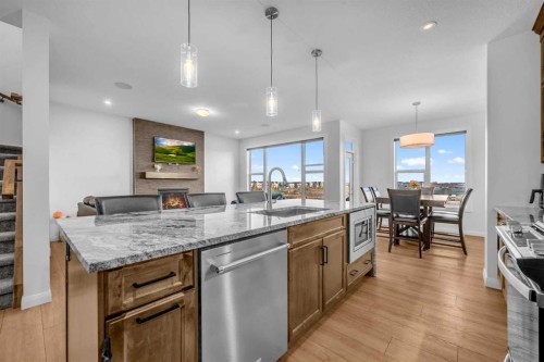 628 West Lakeview Drive, Chestermere, AB - Indoor Photo Showing Kitchen With Upgraded Kitchen