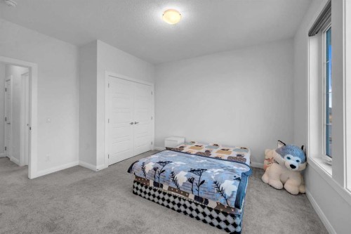 628 West Lakeview Drive, Chestermere, AB - Indoor Photo Showing Bedroom