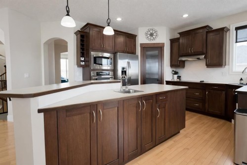 86 Muirfield Boulevard, Lyalta, AB - Indoor Photo Showing Kitchen With Upgraded Kitchen