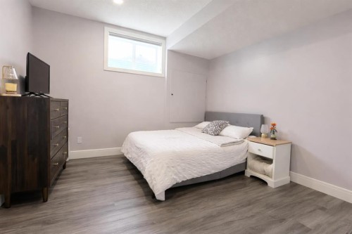 86 Muirfield Boulevard, Lyalta, AB - Indoor Photo Showing Bedroom