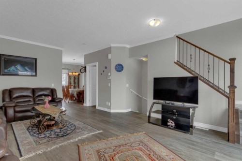 10 West Cedar Rise Sw, Calgary, AB - Indoor Photo Showing Living Room