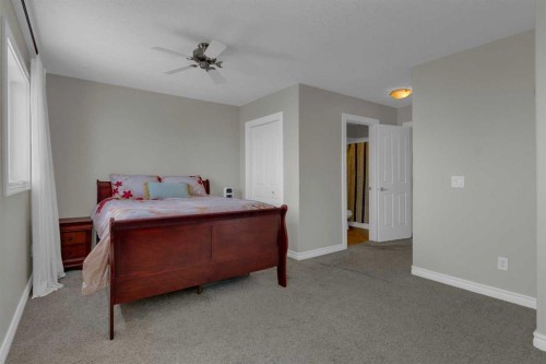 10 West Cedar Rise Sw, Calgary, AB - Indoor Photo Showing Bedroom