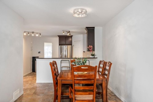 111-323 4 Avenue, Strathmore, AB - Indoor Photo Showing Dining Room