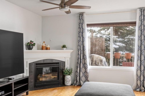 111-323 4 Avenue, Strathmore, AB - Indoor With Fireplace