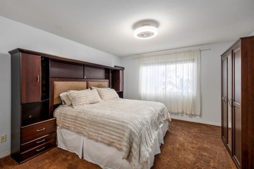 111-323 4 Avenue, Strathmore, AB - Indoor Photo Showing Bedroom