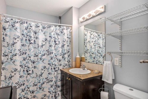 111-323 4 Avenue, Strathmore, AB - Indoor Photo Showing Bathroom