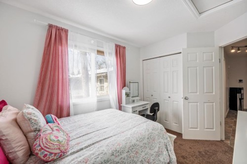 111-323 4 Avenue, Strathmore, AB - Indoor Photo Showing Bedroom
