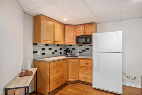 111-323 4 Avenue, Strathmore, AB - Indoor Photo Showing Kitchen