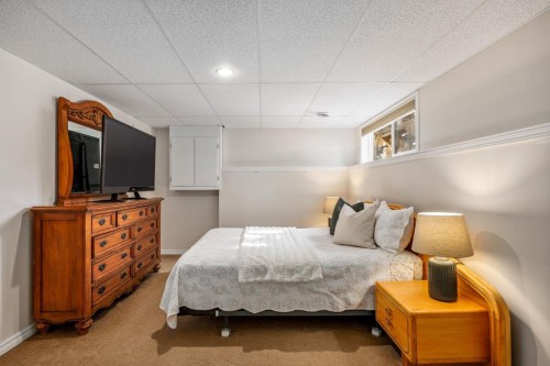 111-323 4 Avenue, Strathmore, AB - Indoor Photo Showing Bedroom