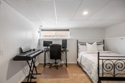 111-323 4 Avenue, Strathmore, AB - Indoor Photo Showing Bedroom
